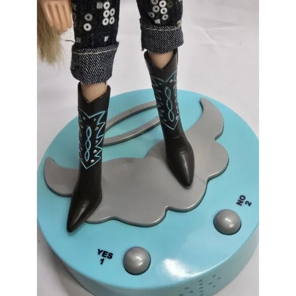 Bratz Talking Cloe Fashion Doll With Base- Base Issues- Read Description - Picture 4 of 16